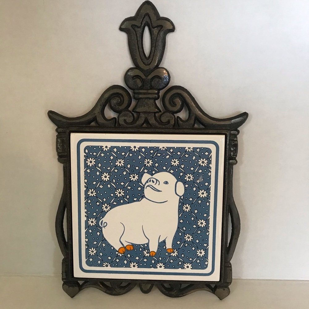 Orient Pig Tile cast iron Trivet